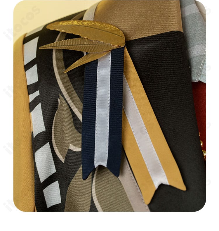 衣襟部分の装飾アップ。ラペルの形状とパイピングが確認できる画像