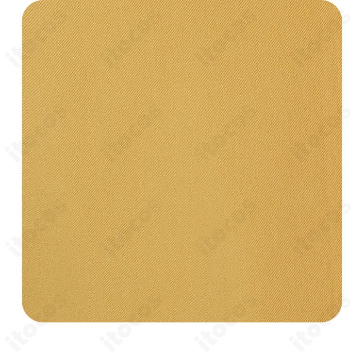 コートとベストの生地感アップ。柔らかな手触りと中厚手のハリ感を示す画像