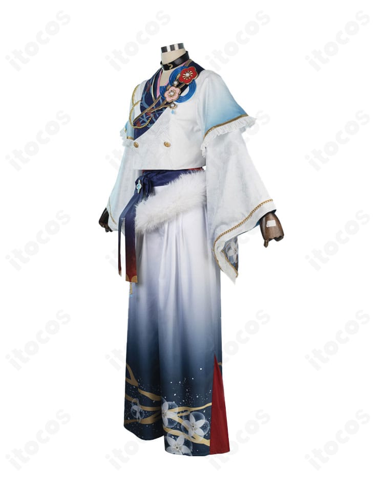 礼瀬マヨイ 梅花雪花コスプレ衣装の側面。袖と腰飾りのシルエットを確認できる