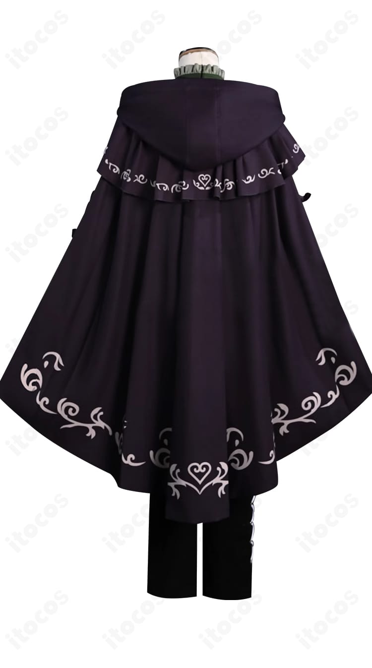 暁山瑞希コスプレ衣装・背面。マントの落ち感とベルト取り回しなど背面ディテール。