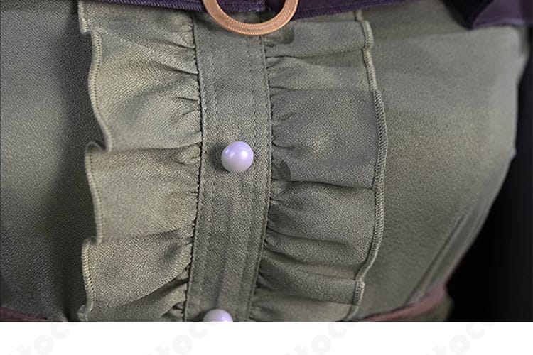 暁山瑞希コスプレ衣装・門襟まわりの装飾ディテール。刺繍や縁取りの仕上がり。