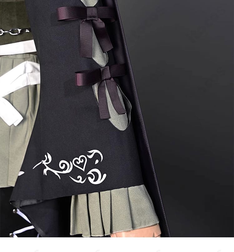 暁山瑞希コスプレ衣装・袖口装飾のディテール。端処理と装飾の精巧さ。