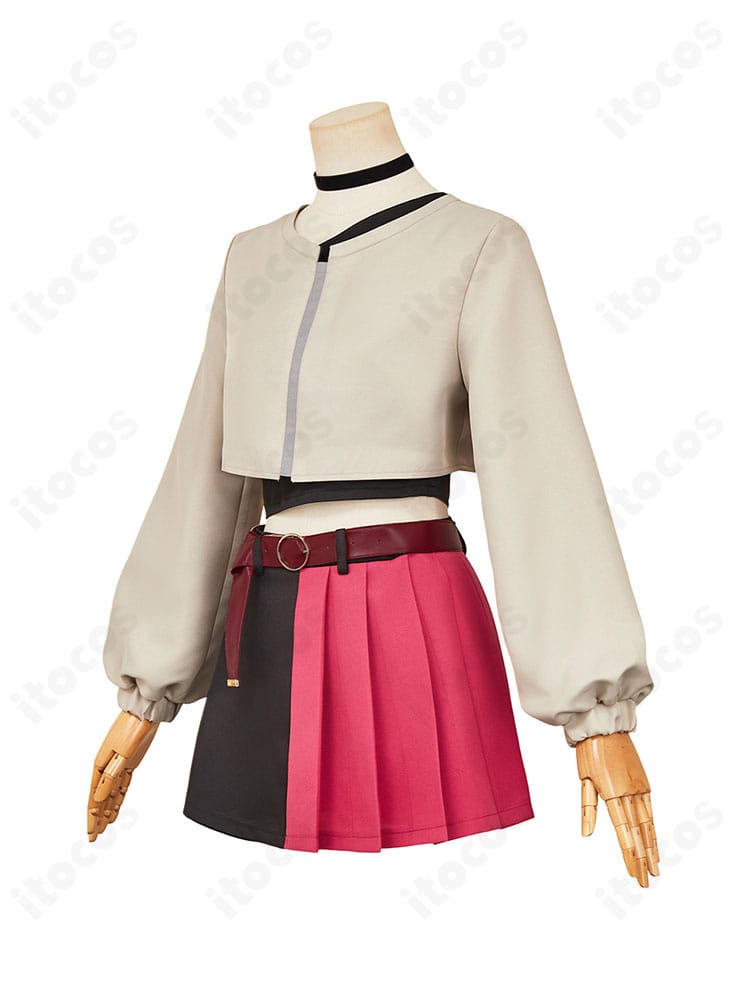 エレイナ衣装の左側面。コートのドレープと袖装飾の立体感を捉えたディテール。