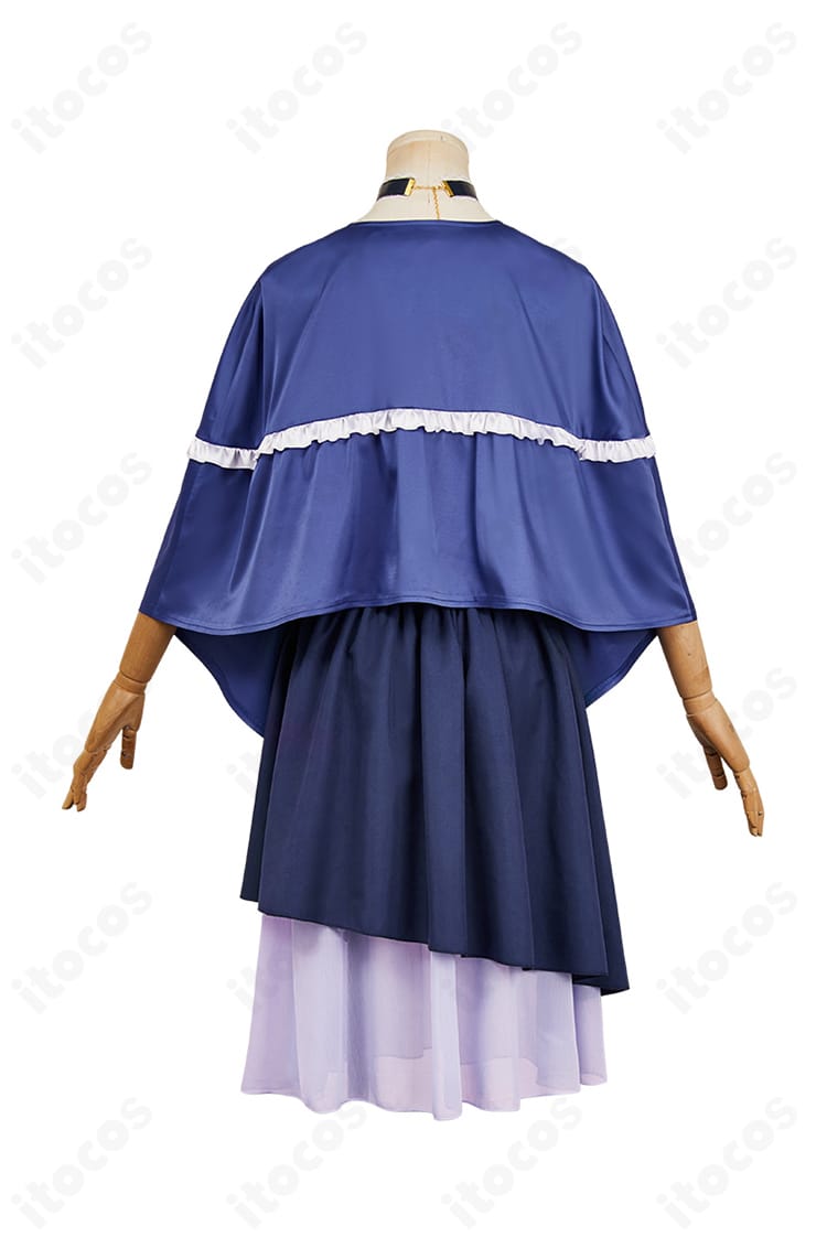 久島鴎 コスプレ衣装の背面全体。ショールの形状と背中のライン、スカートの広がりを確認