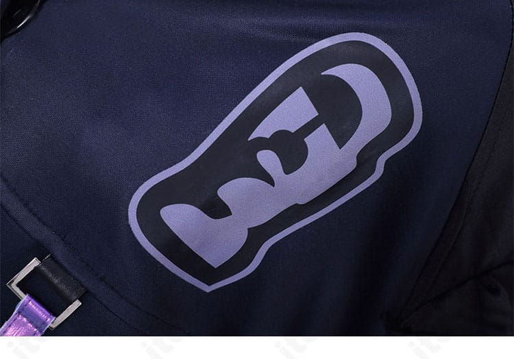 古石ビジュー 初期衣装のコート背面ロゴ・装飾の拡大写真