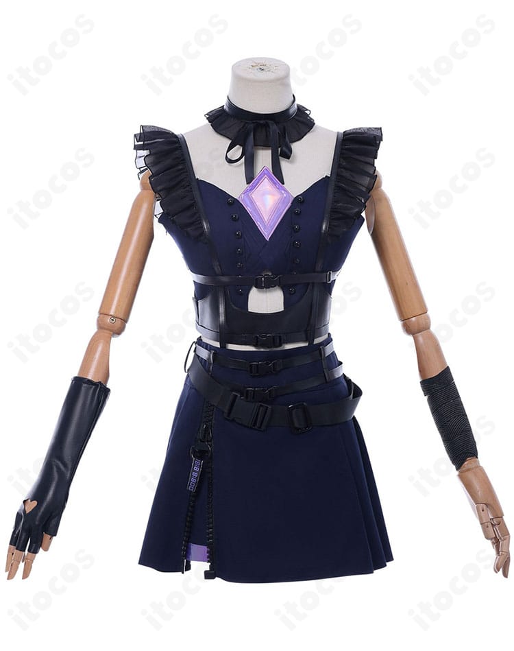 古石ビジュー 初期衣装の前面装飾ディテール（胸元・襟元・名札）