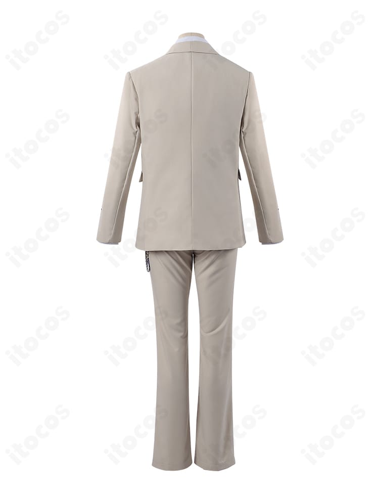 セイヤ衣装の背面。背中心の縫製ラインとコート後ろ裾のシルエット、ベストの収まりが見える背面図。