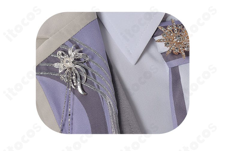 襟飾りの拡大。セイヤ「星からの手紙」衣装の襟刺繍と意匠を詳細に示したクローズアップ。