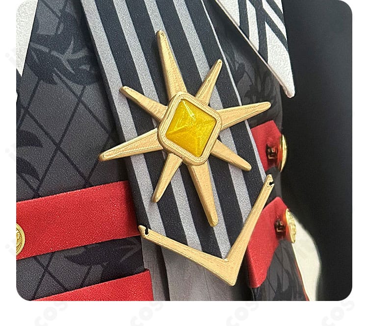 あんさんぶるスターズ！！ 朱桜司・真白友也・仙石忍 コスプレ衣装 ネクタイ装飾のクローズアップ。モチーフパーツの質感と結び目の形を強調