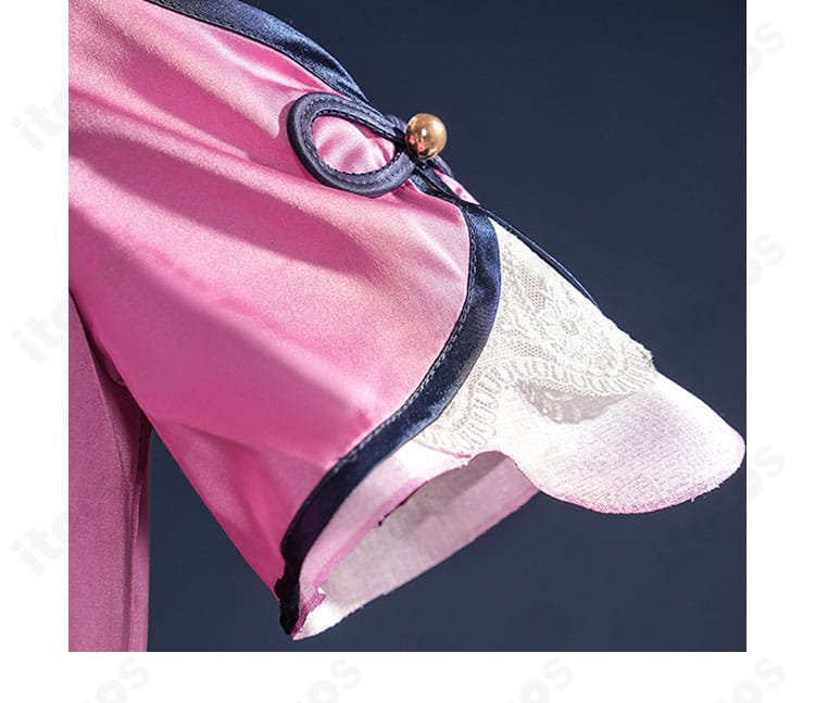 星宮六喰コスプレ衣装の袖装飾の接写。袖口の意匠と縁取りの確認