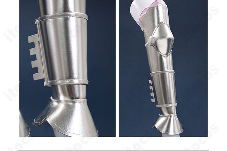 星宮六喰コスプレ衣装の脚部アーマー風レッグカバー装飾の接写