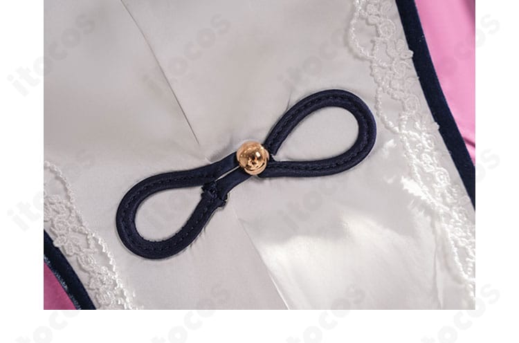 星宮六喰コスプレ衣装の前立てボタン装飾の詳細。ボタン配置と質感