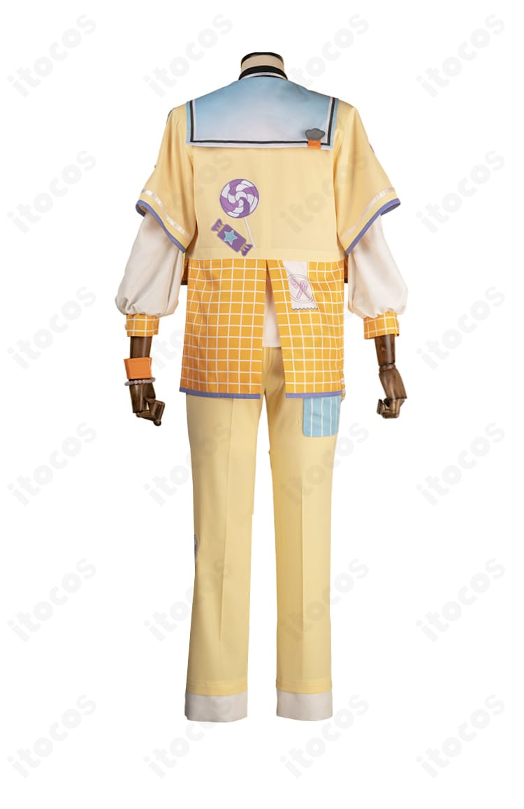 天祥院英智 ハッピーチャーム衣装 背面全身。コートの後ろ姿と装飾のレイアウトを確認できる画像。