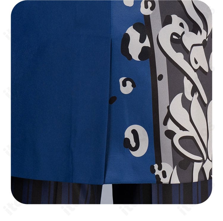 裾まわりの意匠拡大。パイピングと装飾で全体を引き締めるデザイン