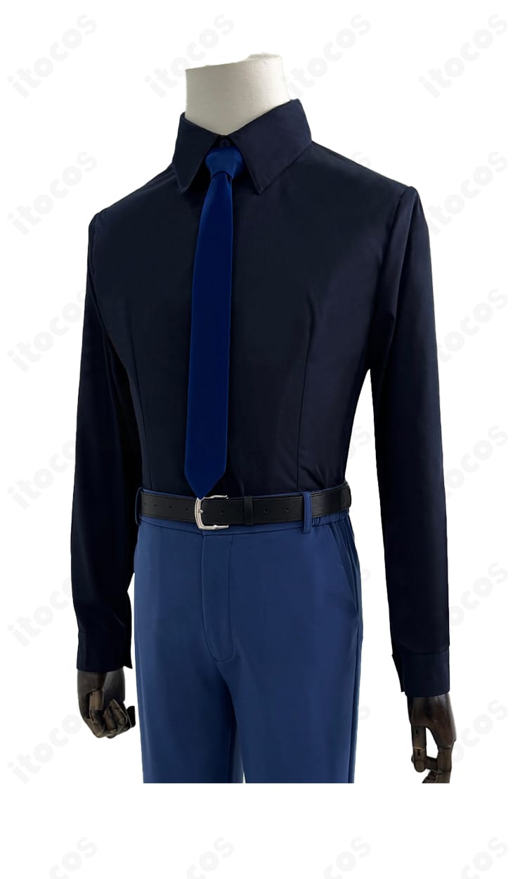 潔 世一 コスプレのシャツディテール。襟元と前立ての整った作りで清潔感ある見映え。