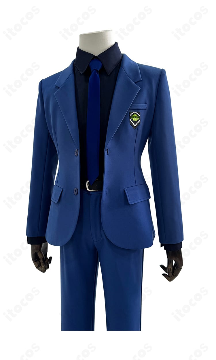 ブルーロック 潔 世一 学園制服コスプレ右側面。パンツのテーパードラインと腰回りの収まりを確認できる画像。