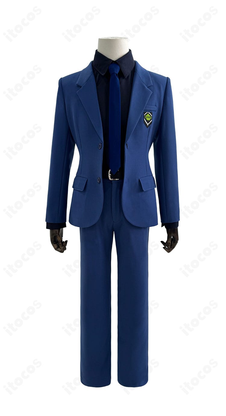 潔 世一 学園制服コスプレの正面全身。端正なブレザーシルエットと結び目のバランスが分かるカット。