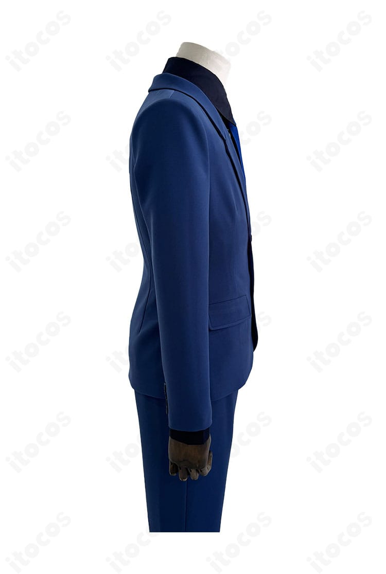 潔 世一 コスプレの袖口ディテール。袖ボタンとステッチが整った仕立てで近接撮影にも対応。