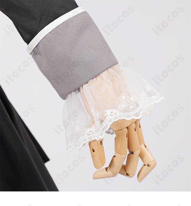 シエル・ファントムハイヴ 27巻衣装 袖口装飾の詳細。端正なカフスと縫製の美しさを示す写真。