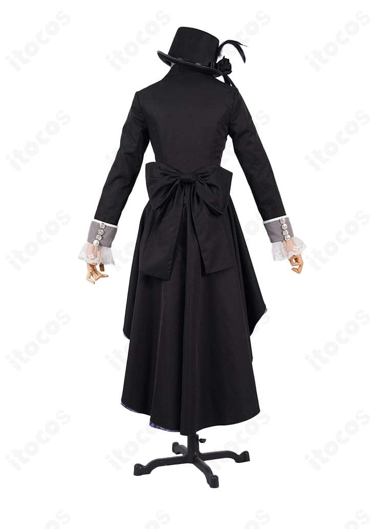 シエル・ファントムハイヴ 27巻衣装 背面ディテール。背部の切り替えと装飾の配置を確認できる画像。