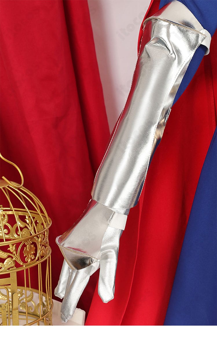 セイバー衣装の手鎧アップ。金属風質感とエッジの丁寧な仕上げを示すカット