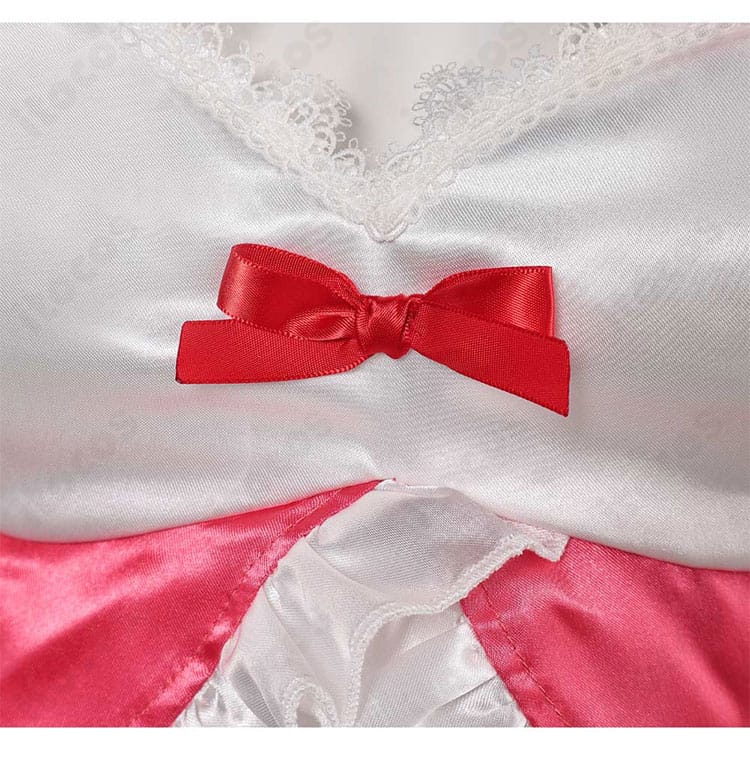 蝶結びディテール：胸元リボンの形状と発色、固定方法の仕上がりにフォーカス。