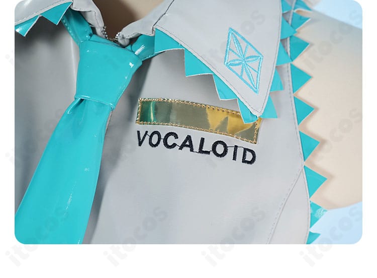 初音ミク V2版コスプレ衣装のネクタイとタイピンのアップ。シャープな形状と固定感を表現