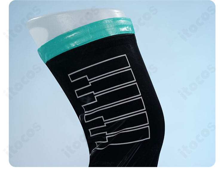 初音ミク V2版コスプレ衣装の靴ディテール。衣装全体との色味の統一感を確認できる