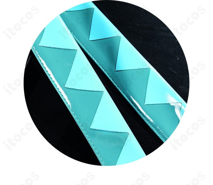 初音ミク V2版コスプレ衣装の腰まわり装飾。配置バランスと素材感が伝わるディテール写真