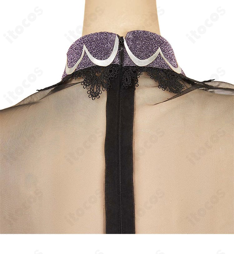 衣装チェーンの詳細。チェーン装飾の取り付け位置と質感