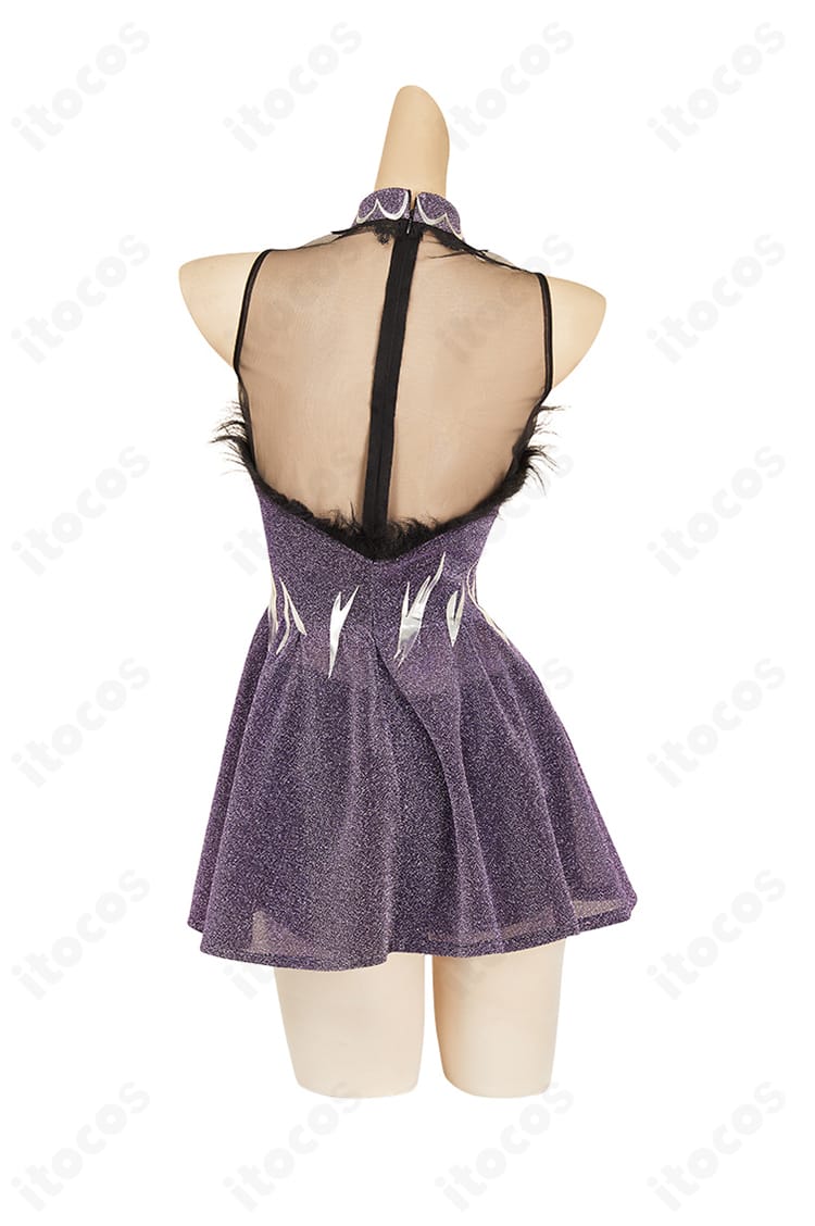 背面全体図。背面開口の仕様とスカートラインを示すメダリスト 狼嵜光の衣装