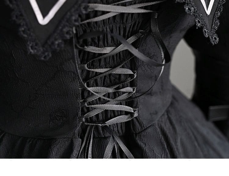 背面リボンのディテール。立体的な結びと清楚なバランスが際立つ仕上げ