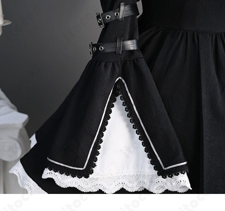 袖口の装飾ディテール。繊細な意匠と縫製の丁寧さがわかる近接カット