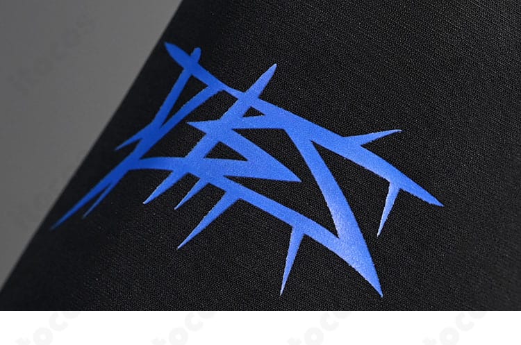 白石杏コスプレ衣装の袖口装飾の近接。模様と素材感の精巧な表現