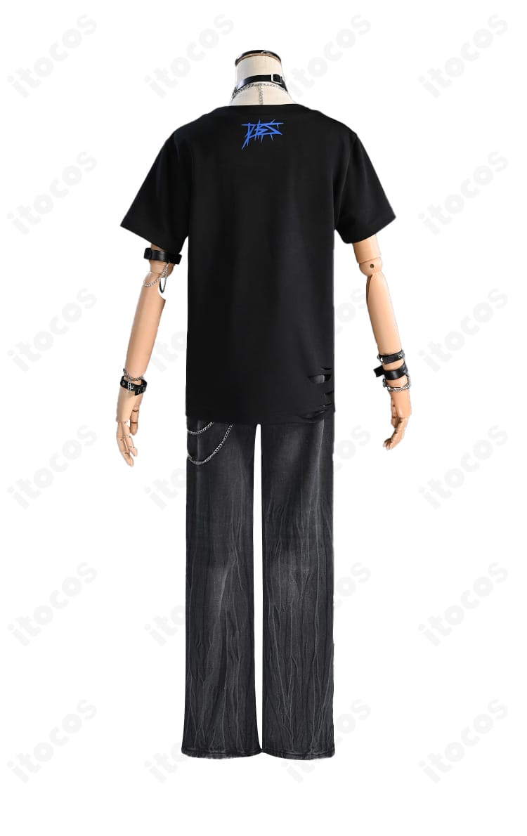 東雲彰人 フューエル衣装の背面。飾りチェーンや背中のカッティングが確認できる画像。