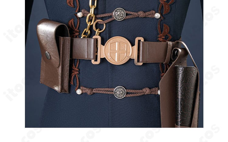 レストレード警部衣装の披肩装飾アップ。縁取りと留め具の再現度を確認。