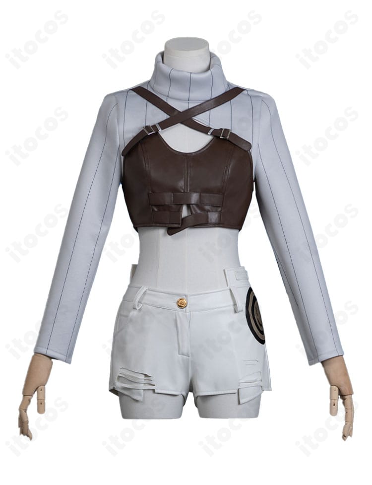 インナーのトップス正面。フィット感と胸元〜ウエストの切り替えディテールを確認できる画像。