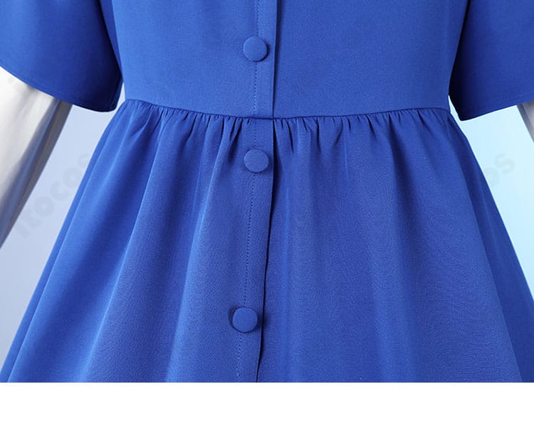 前身頃ボタン装飾のクローズアップ（木之本桜 普段着）