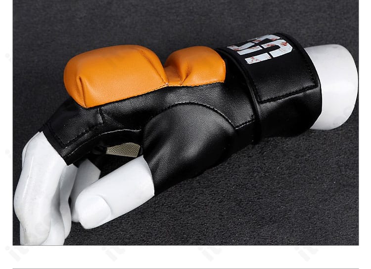 ルーク衣装のグローブ（拳套）装飾ディテール。拳周りの造形と質感で戦闘スタイルを表現。