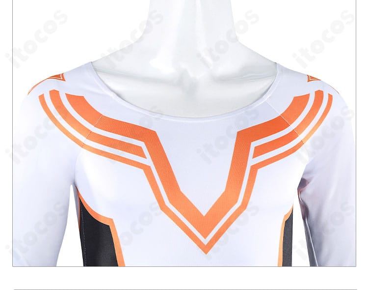 ルーク衣装の長袖インナー装飾ディテール。袖の質感とリブの表情を表示。