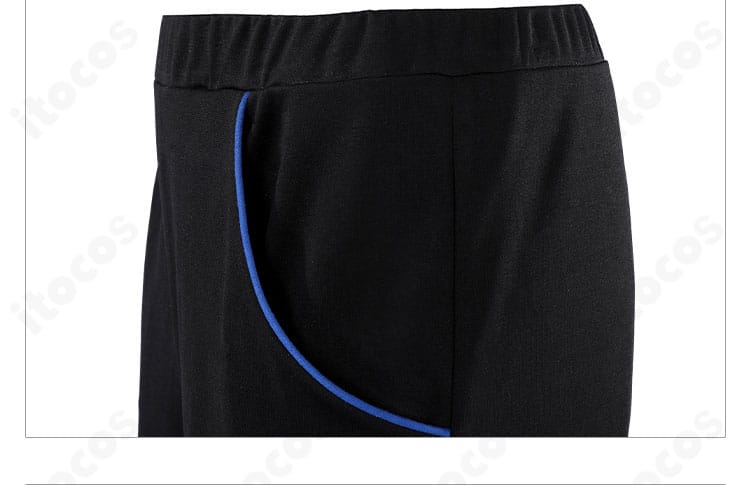 ルーク衣装のズボンポケット周りのディテール。ポケット口の縫製と機能性のある配置。