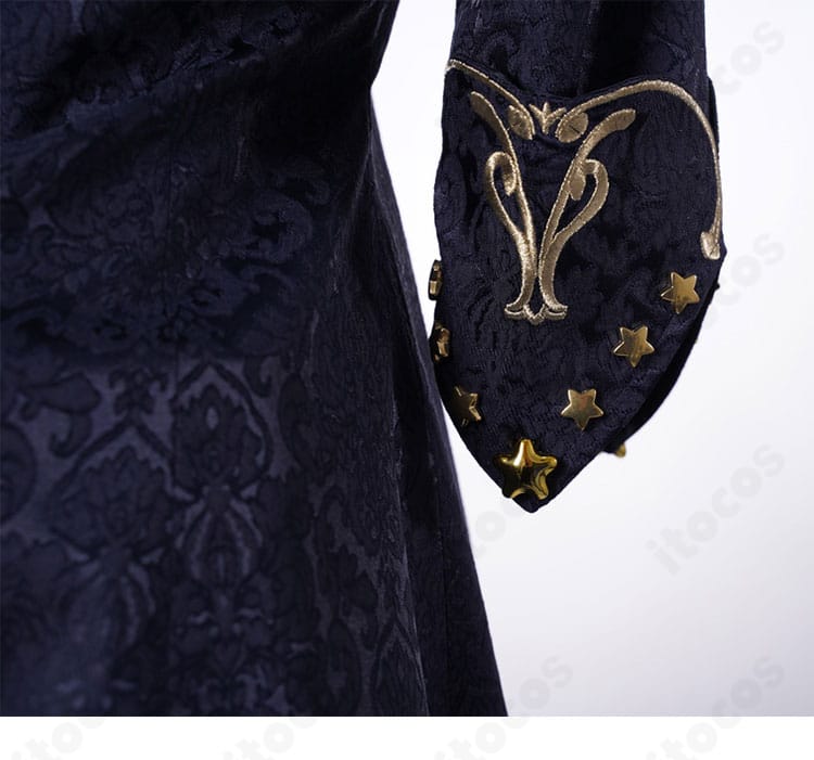 白上フブキ キング衣装の袖口装飾。刺繍とカフスの仕立て、装飾の精緻さが伝わる。