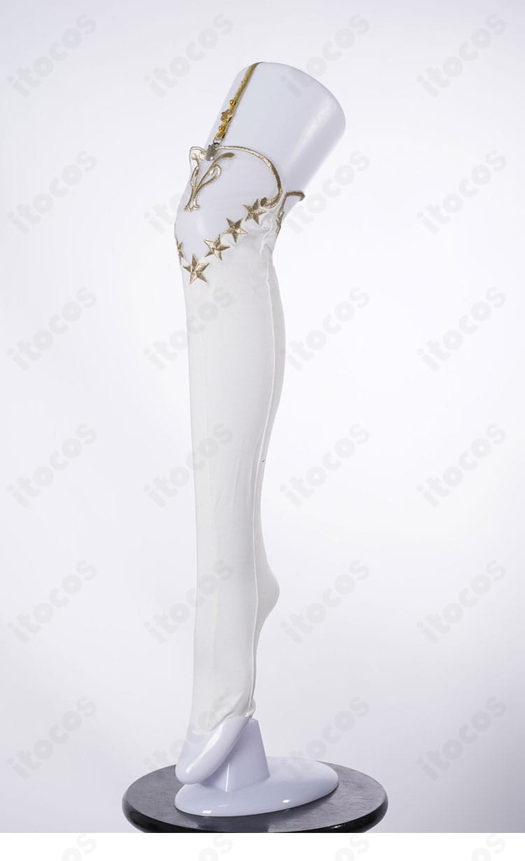 白上フブキ キング衣装に合わせた靴の前面。コスチュームと調和するデザインと質感。