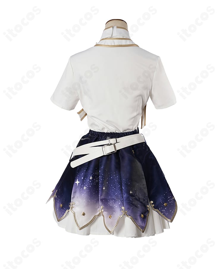 白上フブキ キング衣装の内側半袖シャツ背面。背中心の縫製とシルエットを示すディテール。