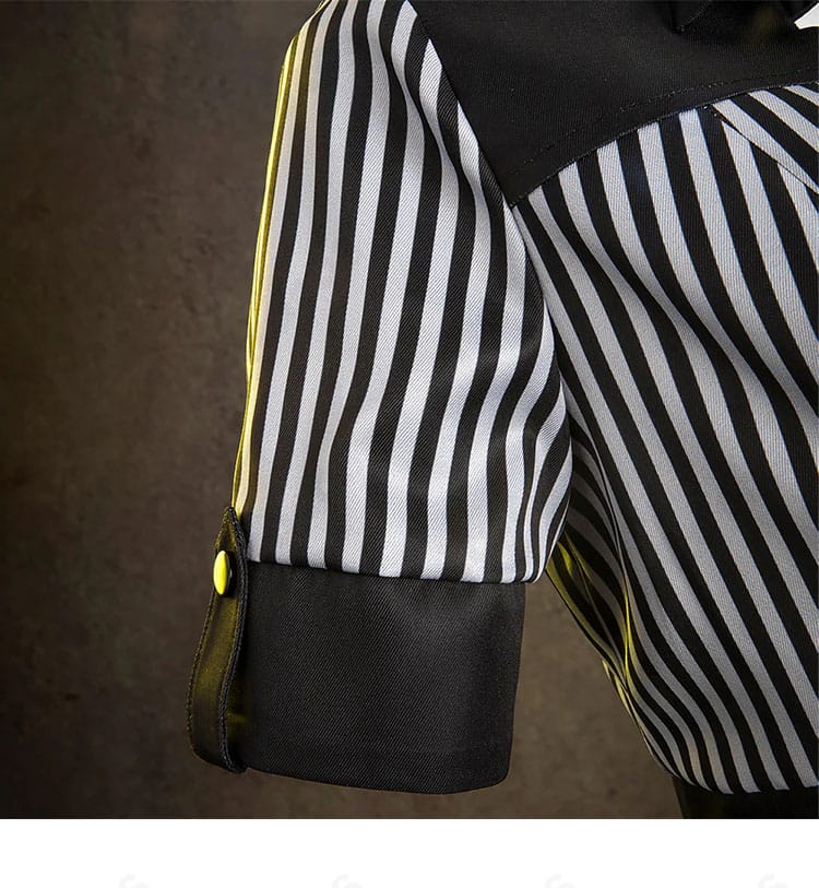 ティファ・ロックハート コスプレ衣装の肩・袖パーツのアップ。アクティブでクールな印象のデザイン。