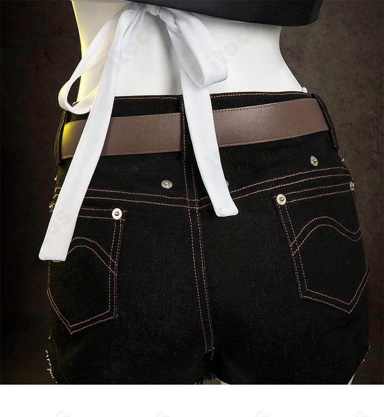 ティファ・ロックハート コスプレ衣装のショートパンツ背面装飾。ポケットラインと縫製の表情。