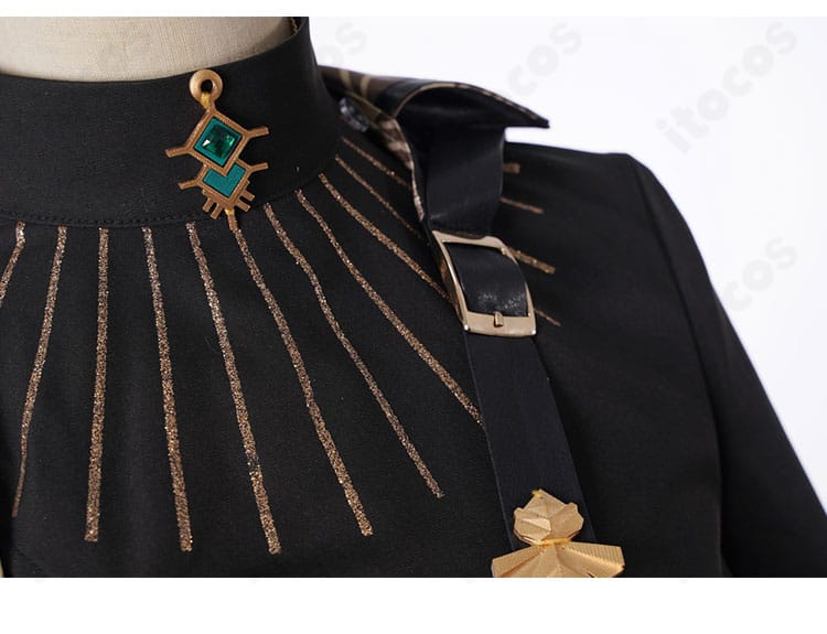 Nova衣装の襟元ディテール。カラーラインと装飾パーツの配置が見える接写