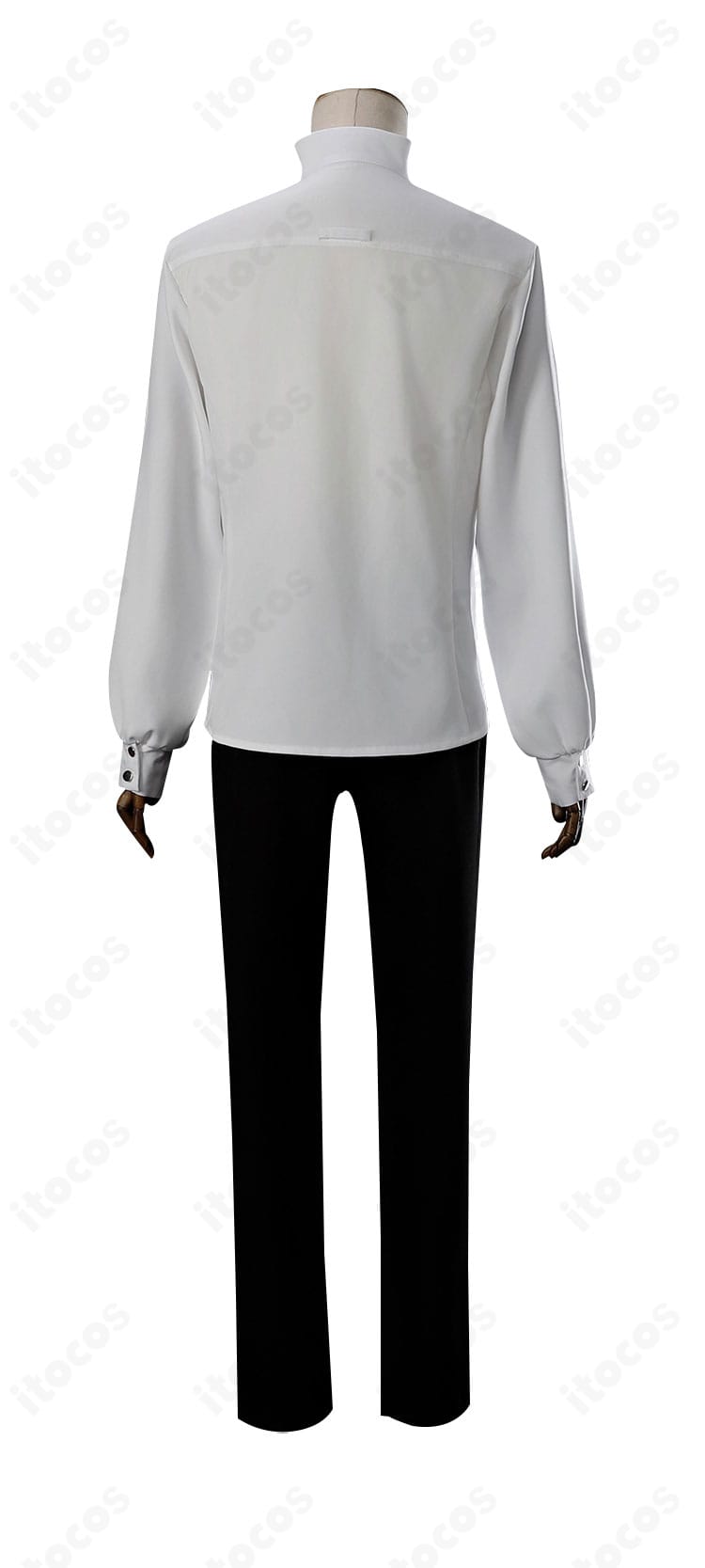 フォックス コスプレ衣装の背面ショット。背面装飾と裾の落ち感など細部を確認できる