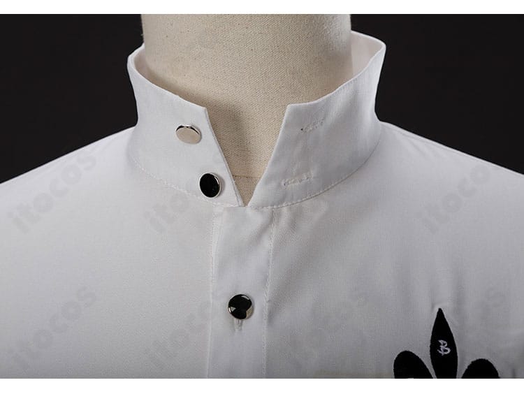 フォックス衣装の襟元刺繍ディテール。配色バランスとステッチの仕上がりが見える