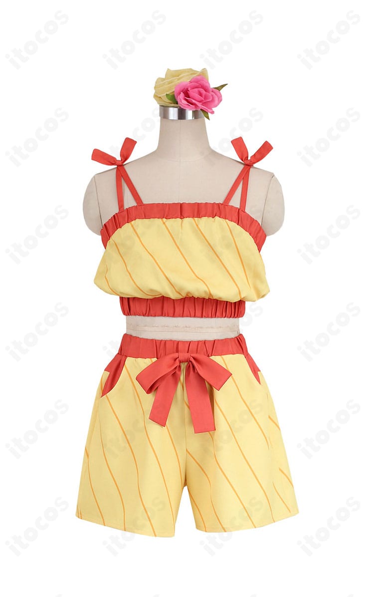 カスミ衣装の正面全体。トップスとショートパンツの配色とシルエットが分かる商品画像